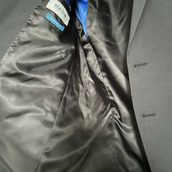 Kenneth Cole Men’s Blazer - Picture 5 of 6